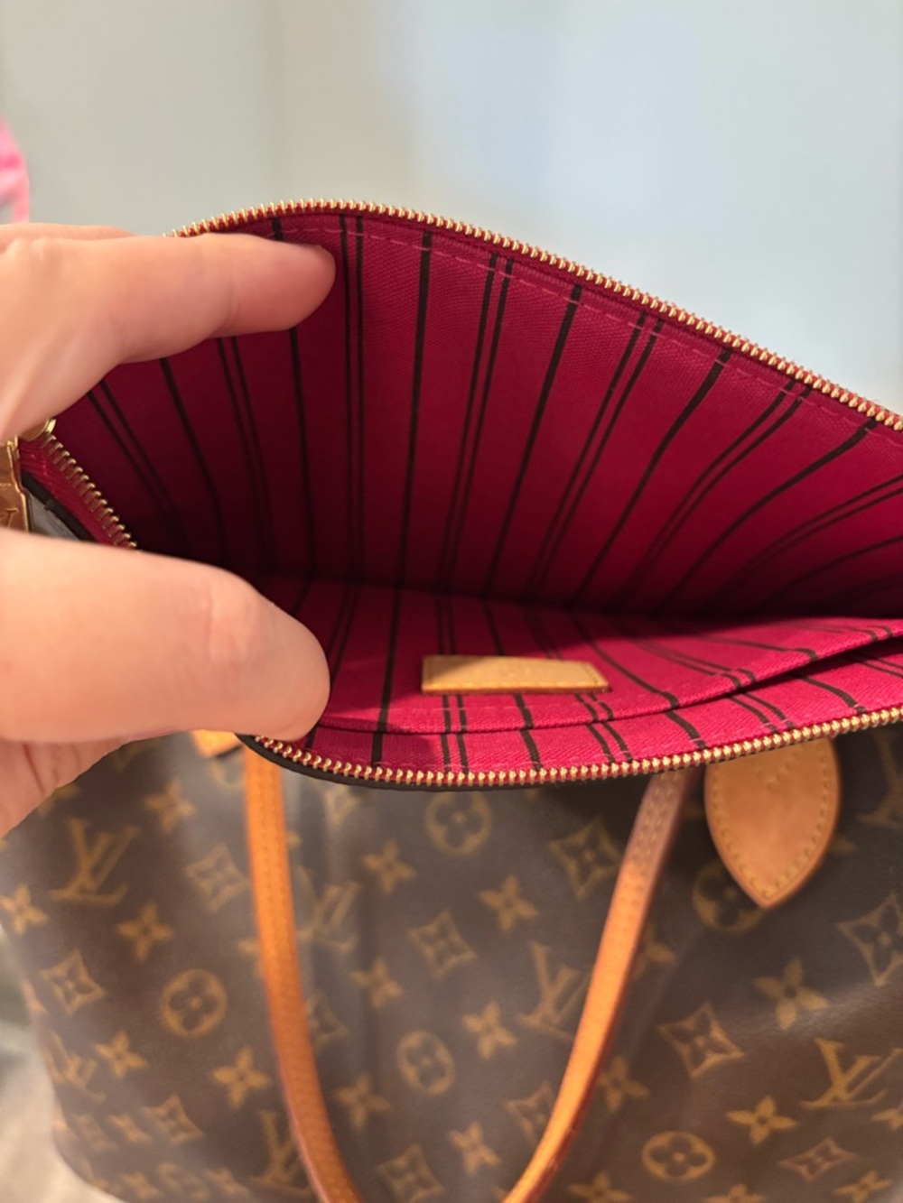 Louis Vuitton Monogram Neverfull MM Tote in Brown and Tan Fall 2021 - Picture 13 of 16